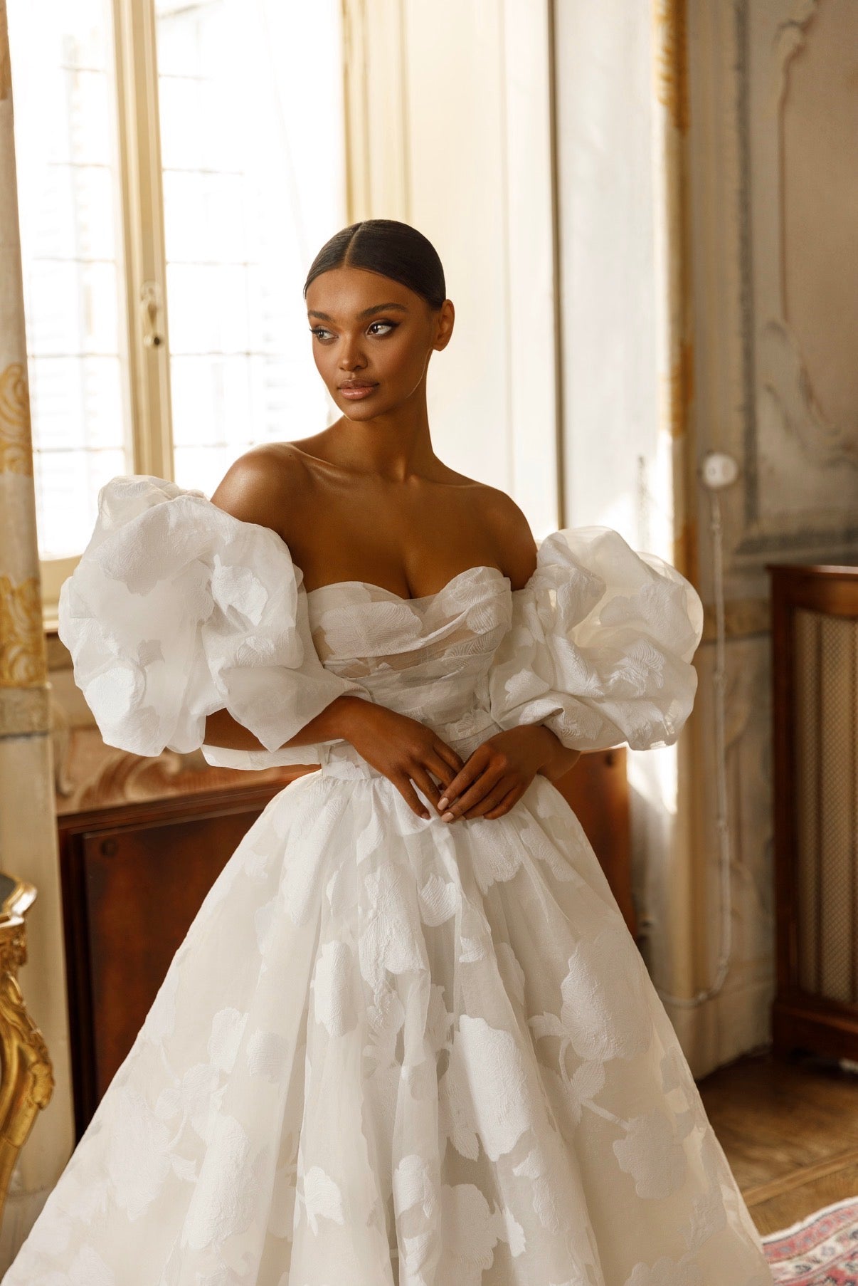 Oksana Mukha “Jolanda” Wedding Dress – Size 48 with Removable Puffy Sleeve