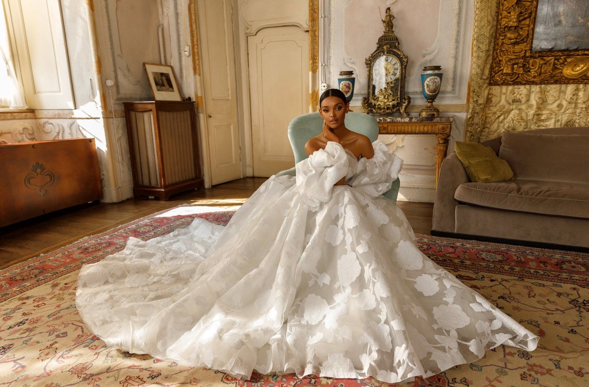 Oksana Mukha “Jolanda” Wedding Dress – Size 48 with Removable Puffy Sleeve