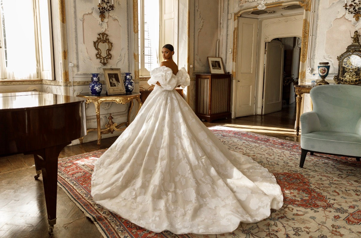 Oksana Mukha “Jolanda” Wedding Dress – Size 48 with Removable Puffy Sleeve