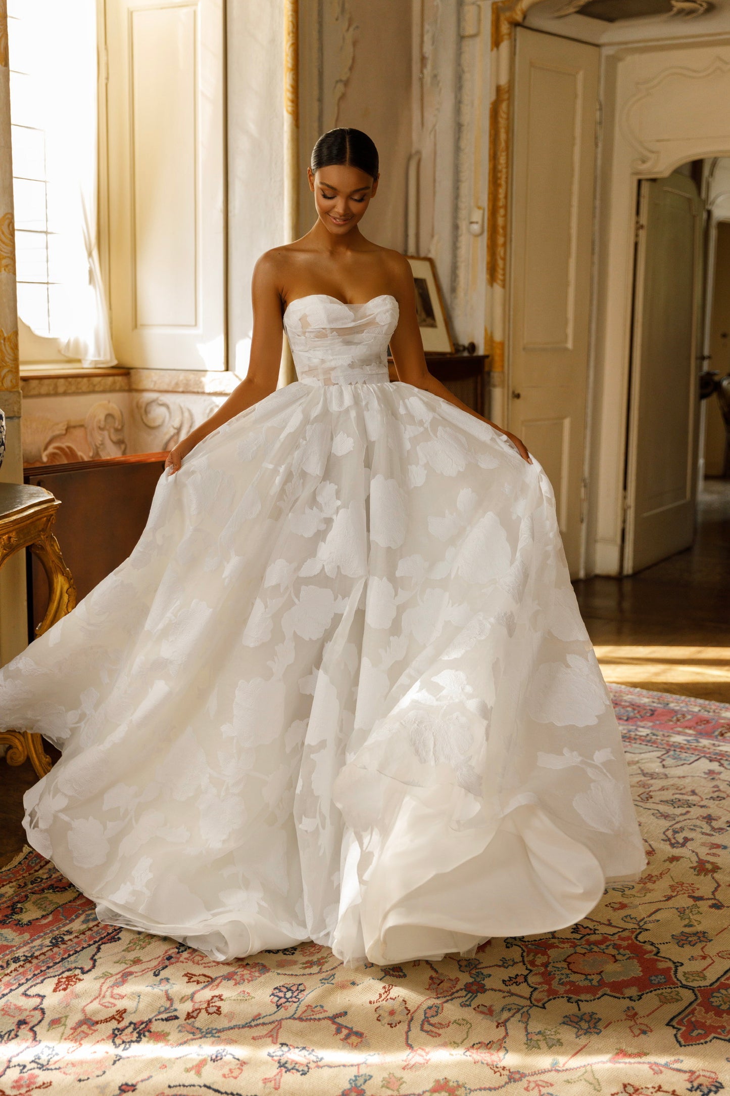 Oksana Mukha “Jolanda” Wedding Dress – Size 48 with Removable Puffy Sleeve